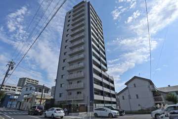 ファミリアーレ神宮東の外観（南西側から）