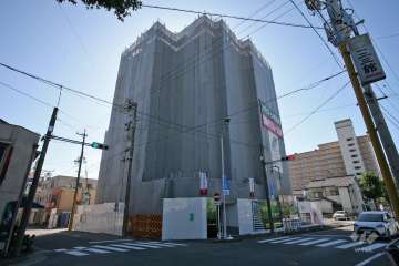 ファミリアーレ神宮東の外観（新築工事中）