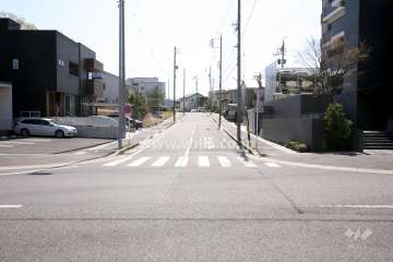 敷地北側の前面道路