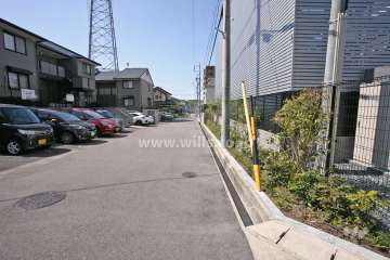 敷地東側の前面道路