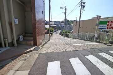 敷地東側の前面道路