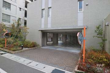 駐車場の出入り口（リングシャッター付き）