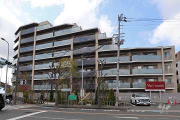 プレミスト豊中少路の外観（東側から）