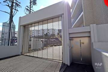 駐車場の出入り口（ゲート付き）
