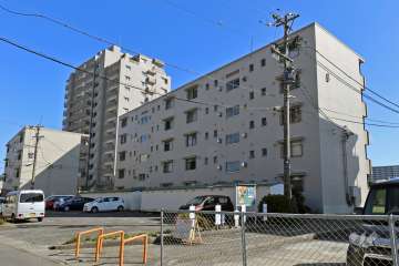 長栄住宅8号棟の外観（北側から）