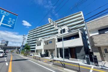 プレサンスロジェ摂津の外観（南側から）