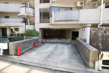 駐車場出入り口