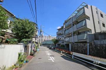 敷地北西側の前面道路