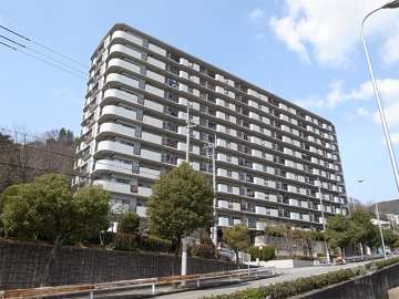 ツウィング宝塚中山１番館の外観（南東側から）