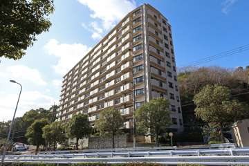 ツウィング宝塚中山１番館の外観（北東側から）