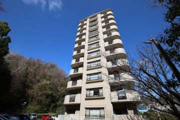 ツウィング宝塚中山１番館の外観（南側から）