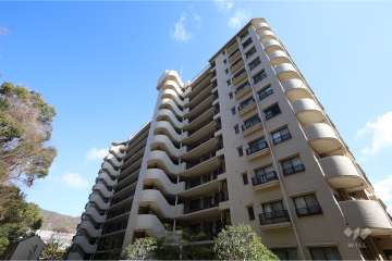 ツウィング宝塚中山１番館の外観（南西側から）