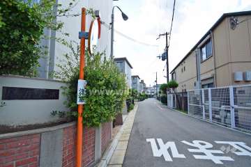 敷地東側の前面道路