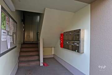住戸入り口（共用ポスト）