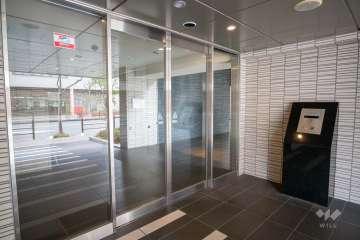 エントランスはオートロック付きです。