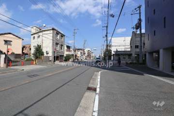 敷地北側の前面道路(西側から)