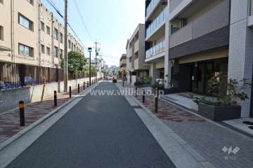 物件東側前面道路(北側から)