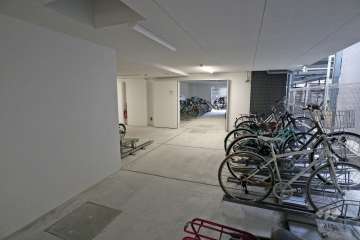 屋内に設けられた駐輪場