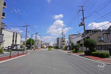 敷地南側の前面道路