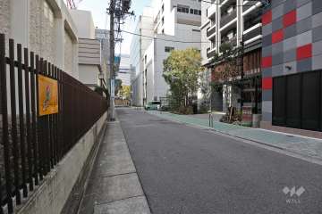 敷地南側の前面道路（東側から）