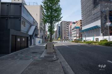 敷地北側の前面道路（東側から）