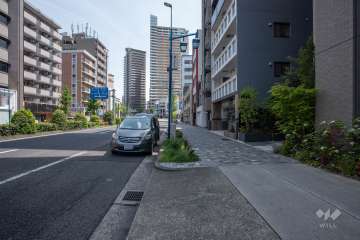 13敷地北側の前面道路（西側から）