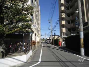 敷地南東側の前面道路