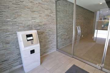 エントランスはオートロック付きです