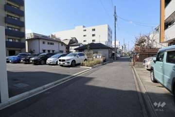 敷地北側の前面道路（東側から）