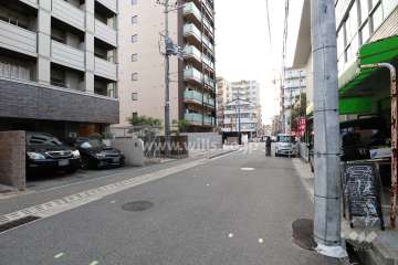 敷地北側の前面道路（東側から）
