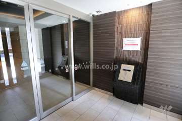 エントランスはオートロック付きです。