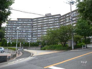 ジャルダン宝塚中山台壱番館の外観（南東側から）