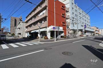 敷地南東側、南西側の前面道路
