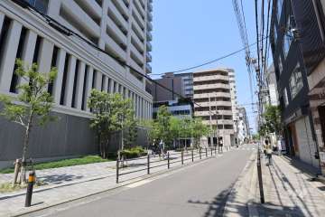 敷地東側の前面道路