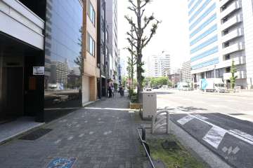 敷地北側の前面道路（東側から）