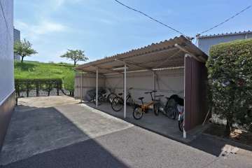 屋根付きの駐輪場