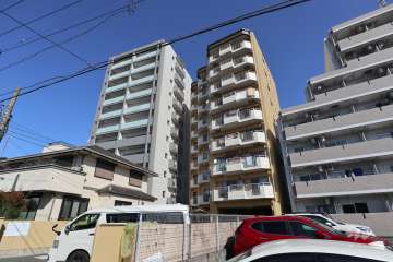 モアグレース上小田井パークテラスの外観（南東側から）　※左側のマンション