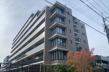ジオ北千里藤白台B棟の外観(南東側から)