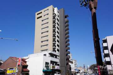 プレサンスロジェ池田五月山の外観(南東側から)