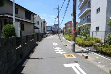 敷地南側の前面道路