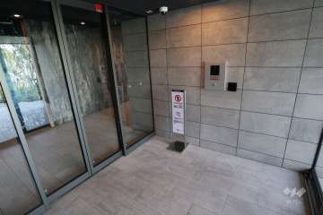 エントランスはオートロック付きです。