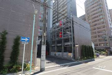 敷地北側の前面道路（西側から）