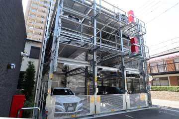 敷地北側の前面道路（東側から）