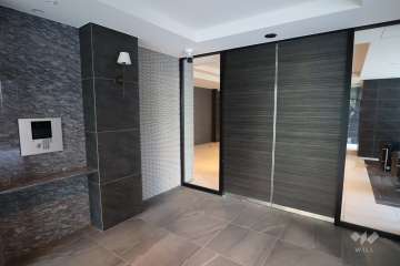 敷地東側の前面道路（南側から）