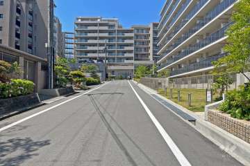 敷地南側の前面道路