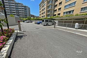 駐車場出入り口（ロボットゲート付き）