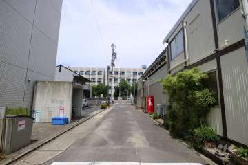 敷地北側前面道路（一方通行）