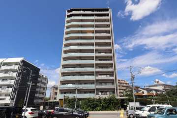 プラウド名東一社の外観（南側から）