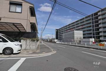 敷地北西側の前面道路