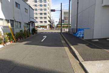敷地北側の前面道路